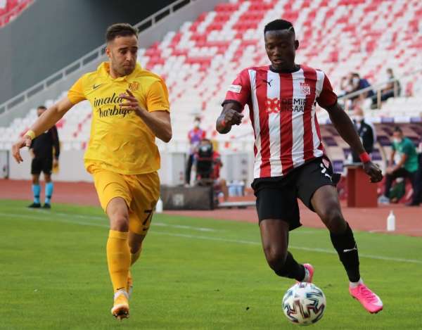 Süper Lig: DG Sivasspor: 0 - MKE Ankaragücü: 0 (İlk yarı)