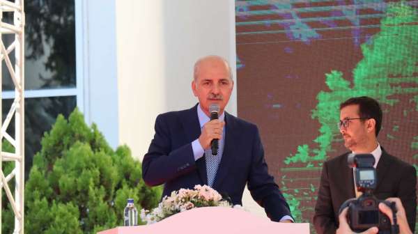 Yeni üniversitede öğrencilere ilk dersi Numan Kurtulmuş verdi