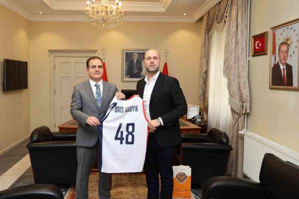 Çağdaş Bodrumspor Basketbol Kulübü Başkanı Çağlar'dan Vali Akbıyık'a ziyaret