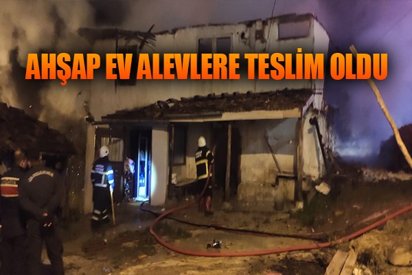 Ahşap ev alevlere teslim oldu