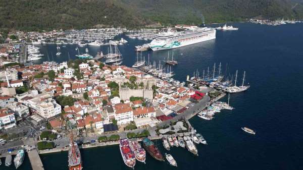 Marmaris turizmi sezona dolulukla veda ediyor