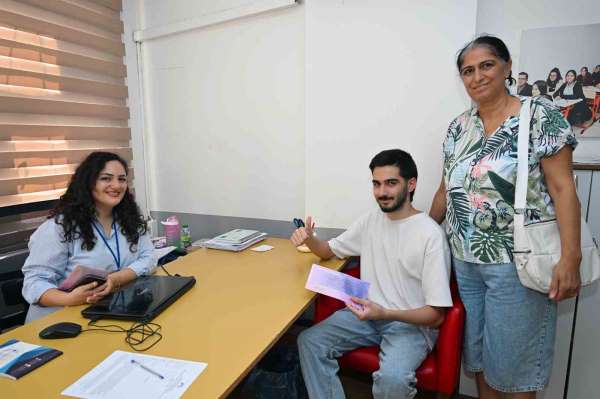 Mersin'de üniversiteyi kazanan öğrencilere geri ödemesiz öğrenim desteği
