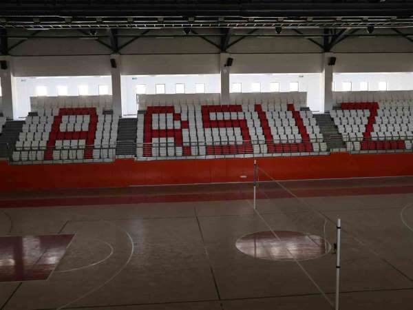 Arsuz'da 6 bin 846 metrekarelik kapalı spor salonunda sona gelindi