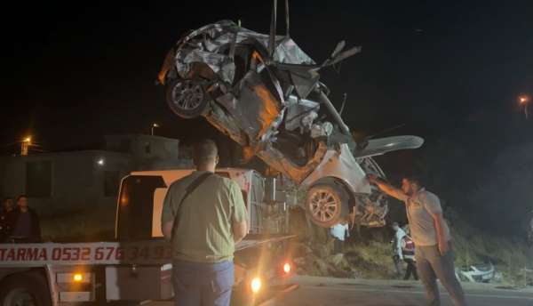 Gaziantep'te 7 kişinin hayatını kaybettiği kazada araçlar yoldan kaldırıldı