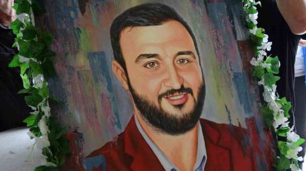 Trafik kazasında hayatını kaybeden Gazeteci Dursun Biran Yılmaz, evlilik yıl dönümünde toprağa verildi