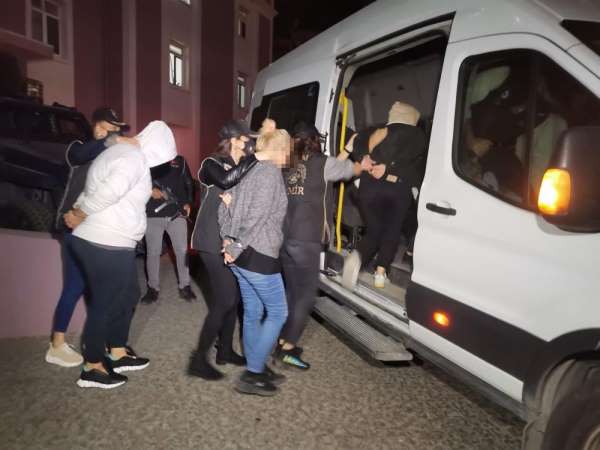 İzmir'de teröristin saklanmasına yardımcı olan 4 şüpheliye tutuklama