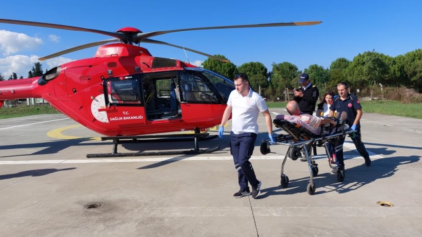 Samsun'da kalp krizi geçiren yaşlı adamın yardımına ambulans helikopter yetişti