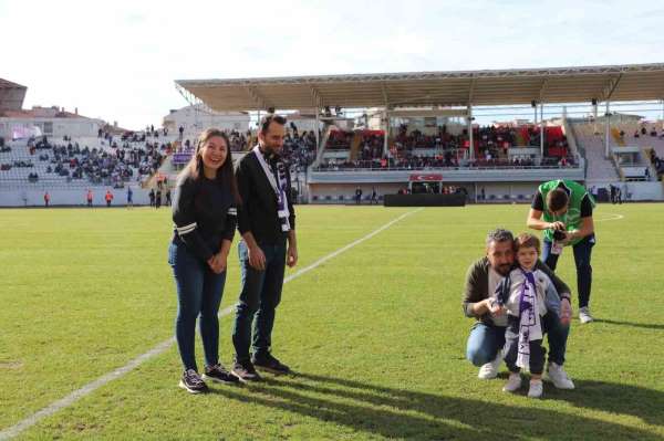 Gebzespor bilet gelirlerini DMD hastası Uras'a bağışladı