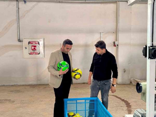 Malatya'da futbol topu üretimine başlandı