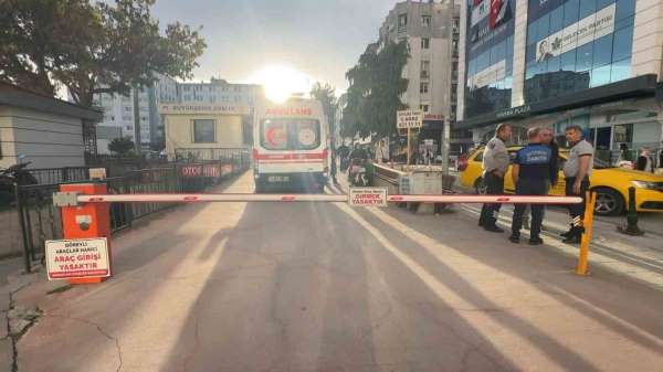 Samsun'da görünmez kaza: Yayanın kafasına bariyer çarptı