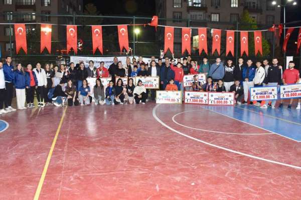 Siirt'te 4.'sü düzenlenen 3x3 Sokak Basketbolu Turnuvası sona erdi