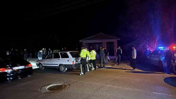 Tokat'ta motosiklet otomobile çarptı: 2 yaralı