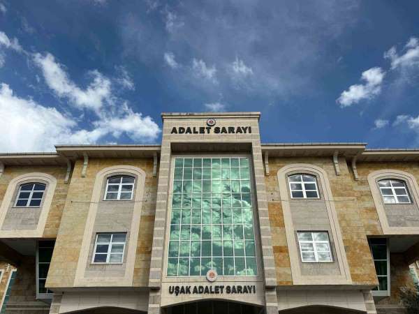 Uşak'ta babası, babaannesi ve komşusunu bıçaklayan şüpheli tutuklandı