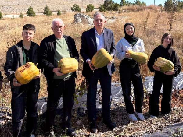 Altıntaş'ta öğrencilerin emeği kabak tatlısı oldu