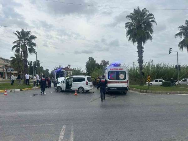 Manavgat'ta trafik kazası:3 yaralı