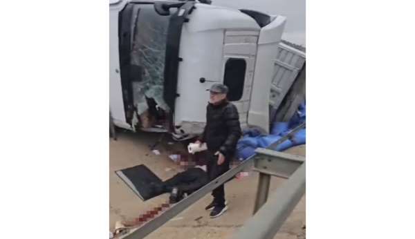 Tır kazasında kolu kopan sürücü tedavi altına alındı