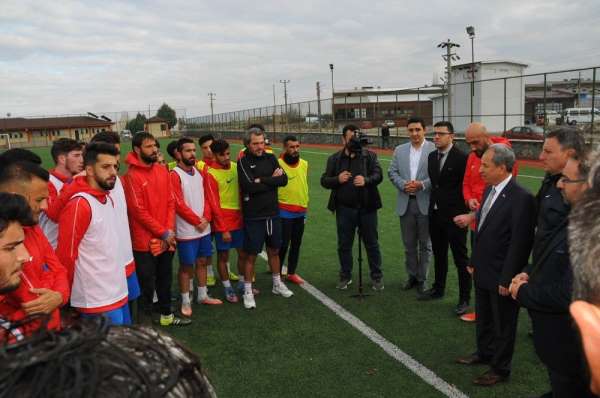 Başkan Akkaya'dan Akşehirsporlu futbolculara baklava 