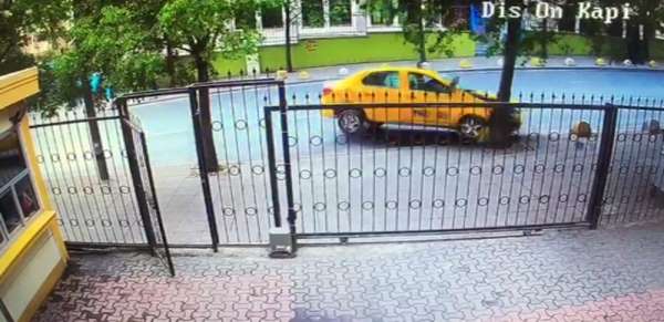 (Özel) Şişli'de ticari taksi yolcusunun dehşeti yaşadığı kaza güvenlik kamerasın
