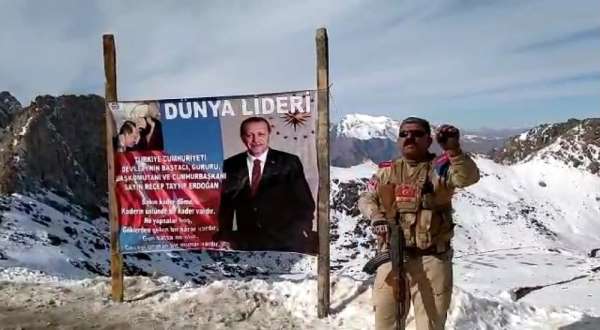 PKK terör örgütünden kurtarılan bölgeye Cumhurbaşkanı Erdoğan'ın posterini astı 