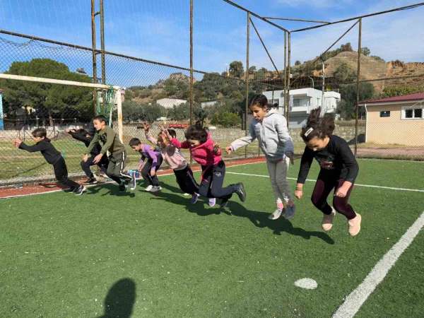 Aydın'da minikler, spor alışkanlığı kazanıyor