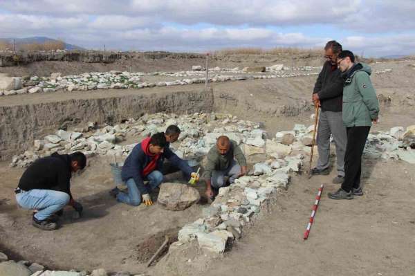 Oluz Höyük'te kutsal oda ve taş ortaya çıkarıldı: 'Anadolu arkeolojisinde ilk'