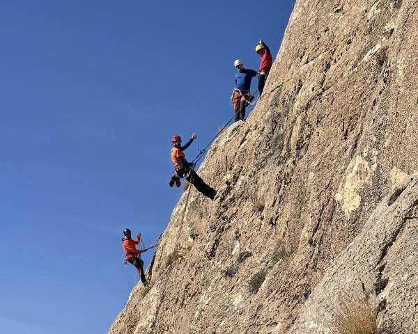 Van'da ilk kez çok ip boylu kaya tırmanışı eğitimi verildi