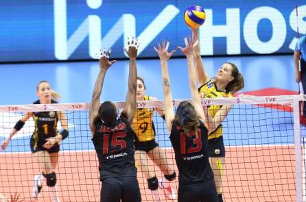 VakıfBank, Galatasaray'a set vermedi 