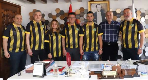 Eski Fenerbahçeli futbolcu amatör ligde 