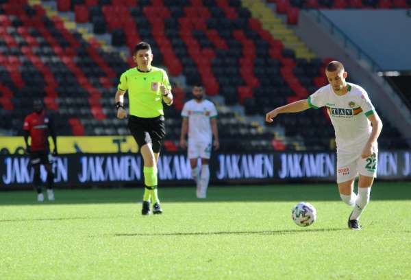 Süper Lig: Gaziantep Futbol Kulübü: 1 - Aytemiz Alanyaspor: 1 (Maç devam ediyor)