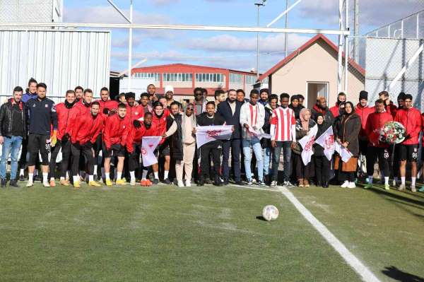 Sivasspor'a Galatasaray maçı öncesi yabancı öğrencilerden destek