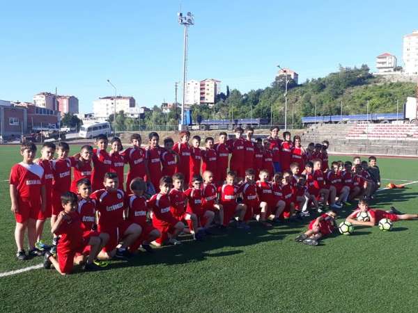 Türkeli'de yaz futbol okulu açıldı 