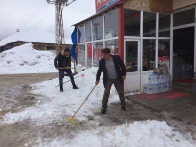Bingöl'de kar etkili oldu, 40 köy yolu ulaşıma kapandı 