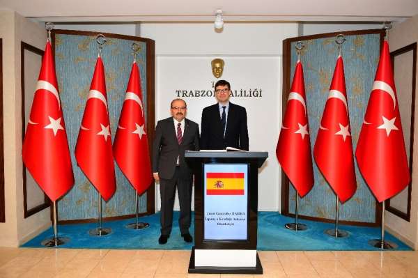 İspanya'nın Ankara Büyükelçisi Barba uçak kazasının 16. yıldönümünde Trabzon'da 