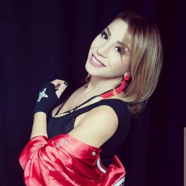 Almanya'da polis memurluğundan, Türkiye'de pop şarkıcılığına 