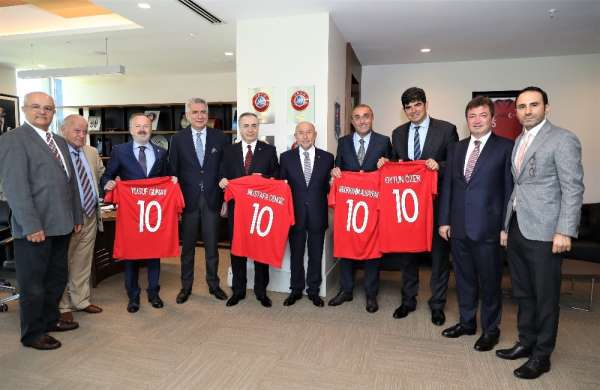Mustafa Cengiz'den TFF Başkanı Nihat Özdemir'e ziyaret 