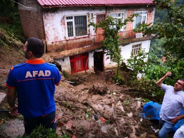 Trabzon'da heyelanda evde mahsur kalan 3 kişi kurtarıldı 