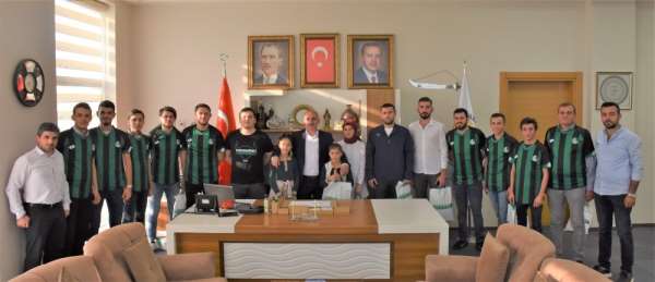 Başkan Kılıç, Sakaryaspor formalarını takdim etti 