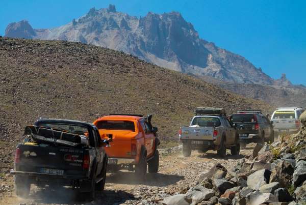 Off-Road tutkunlarından 4x4'lük zirve 