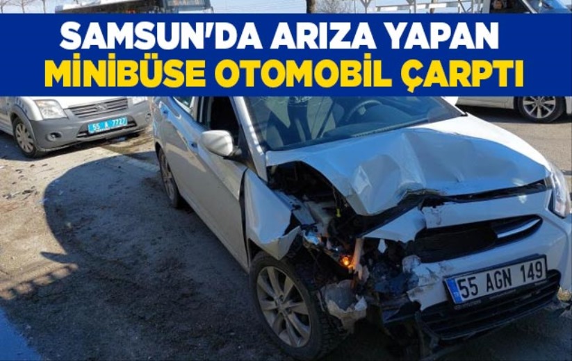 Samsun'da arıza yapan minibüse otomobil çarptı