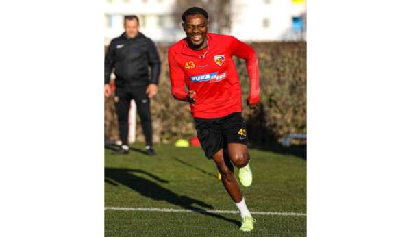 Bernard Mensah şoku: 4 hafta forma giyemeyecek