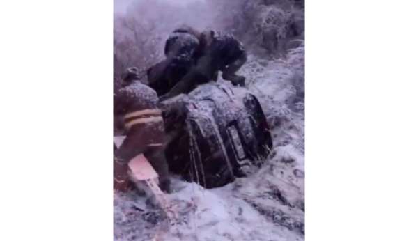 Çatalca'da kar nedeniyle araçlar yolda kaldı, bir otomobil kaza yaptı