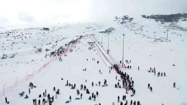 Türkiye'nin en ekonomik kayak merkezi, vatandaşların akınına uğradı