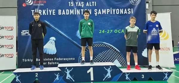 Aras İkra Yalçın'dan Badminton'da çifte şampiyonluk