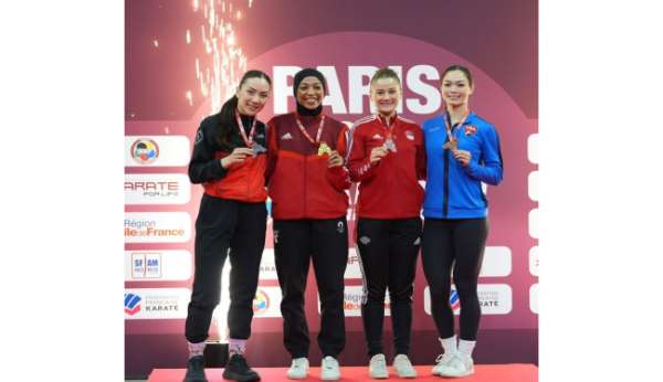 Kağıtsporlu Tuba ve Ömer, Paris'te kürsüde