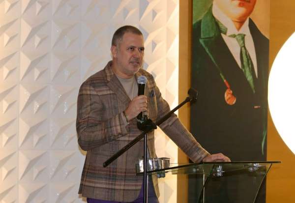 Karşıyaka'da Başkan İlker Ergüllü istifa etti