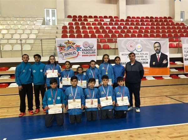 Badmintonda Malatya takımları birinci oldu 