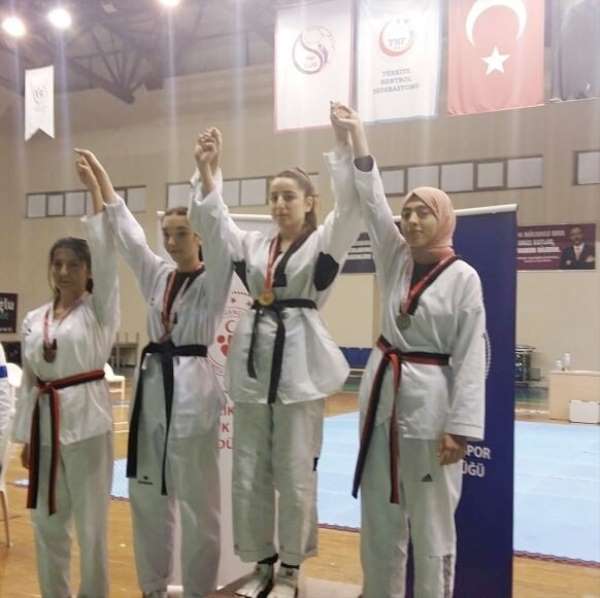Burhaniyeli Taekvondocular Balıkesir birincisi oldu