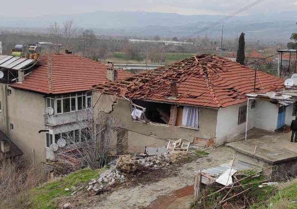 Gaz sıkışması sonucu patlamanın meydana geldiği ev harabeye döndü: 1 ağır yaralı