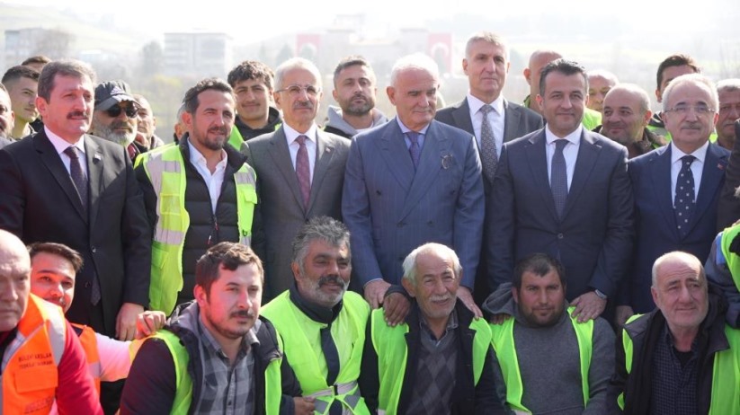 Bakan Uraloğlu, Yeşilkent Kavşağı'nı ve Şehir Hastanesi yolunu inceledi