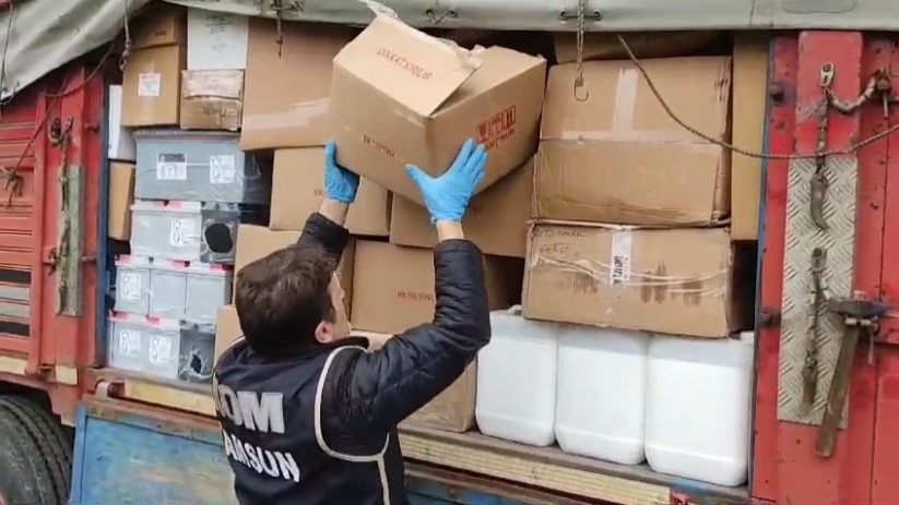 Samsun'da bir kamyonda 200 litre etil alkol ele geçirildi